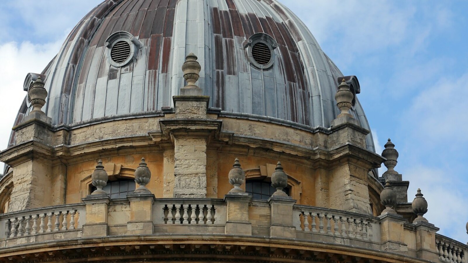 Bilingual Schools in Oxford: A 2026 Guide for Expat Families